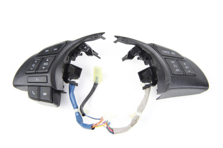 Кнопки керування на кермо Mazda 6 (GJ) 2012-2018 GKK1664M0 (51490)