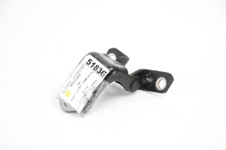 Петля двері задньої правої низ Mazda CX-7 2006-2012 D46172240 (51836)