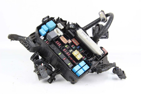 Блок запобіжників двигуна 1.8 Hybrid 14- Lexus CT 200H 2010-2017 8274176010 (53545)