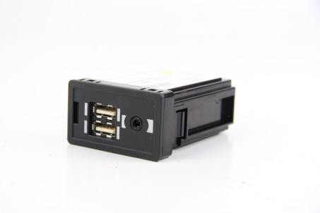 Блок AUX-USB Lexus CT 200H 2010-2017 8619076040 (53555)