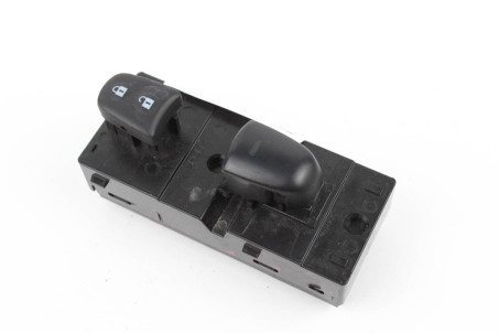 Кнопка стеклоподъемника одиночная передняя правая Nissan Altima (L33) 2012-2018 254113TA1A (53979)