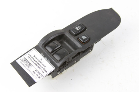 Блок управления стеклоподъемниками Toyota Scion TC Coupe 2004-2007 USA 8404021021 (54156)