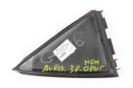 Скло двері задньої правої (кватирка) оригінальна тоніровка Toyota Auris 2006-2012 6812302170 (54429)