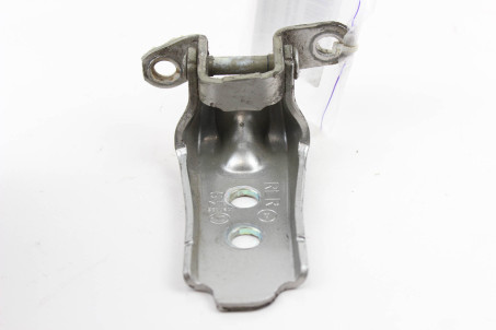 Петля двері задньої правої низ Subaru Legacy (BN) 2014-2020 60479AL02A (55883)