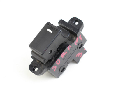 Кнопка стеклоподъемника одиночная Kia Sorento (XM) 2009–2015 935832P200 (56429)