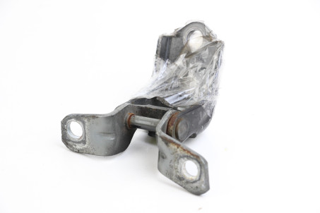 Петля двері передньої правої низ Mazda 6 (GH) 2008-2012 D46158210A (56630)