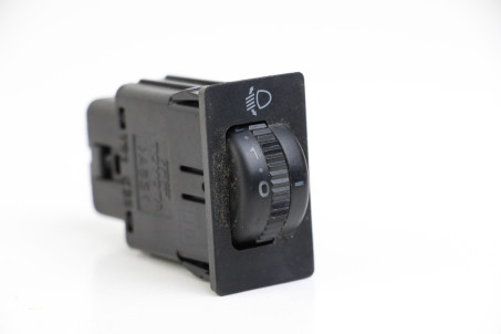 Блок керування фарами Toyota Corolla E12 (E120) 2000-2006 8415202021 (57016)