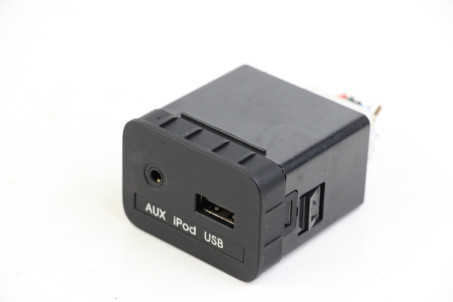Блок AUX-USB Kia Sportage (SL) 2010-2015 961103W000WK (57234)