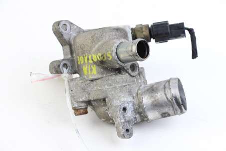 Корпус термостата 1.7 Diesel Kia Sportage (SL) 2010-2015 256102A720 (57278)