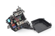 Блок запобіжників двигуна 1.5 Toyota Yaris USA 2006-2009 седан 8264147020 (57677)