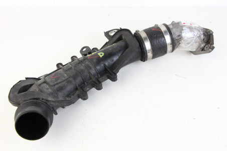 Патрубок интеркулера левый пластик 2.2 D. Mazda CX-5 (KE) 2012-2017 SHY11324X (57874)