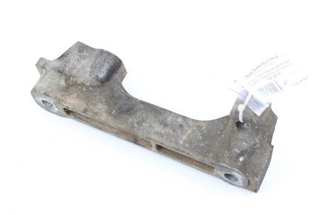 Кронштейн подушки двигуна правий нижній Lexus NX 2014-2021 1234126011 (58388)