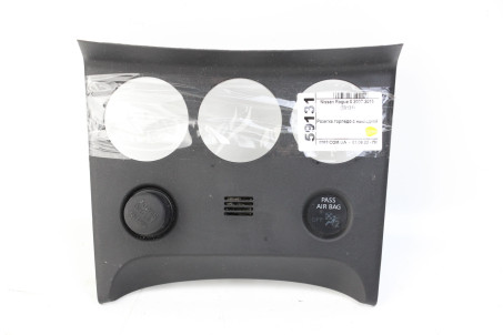 Розетка Nissan Rogue S 2007-2015 253367990B / 253A20W000 (59131)