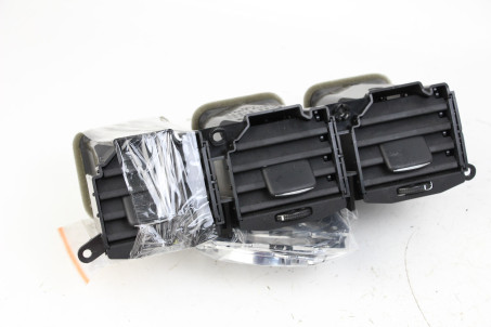 Дефлектори центральних повітроводів хром Mazda CX-7 2006-2012 EH6755210H (59879)