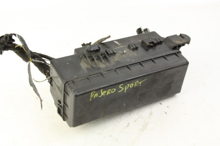 Блок запобіжників двигуна 2.5 АКПП TDI Mitsubishi Pajero Sport (KH) 2008–2015 MN141330 (60081)