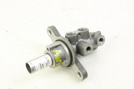 Цилиндр тормозной главный BOSCH Toyota Auris 2006-2012 0204Y24235 (60131)