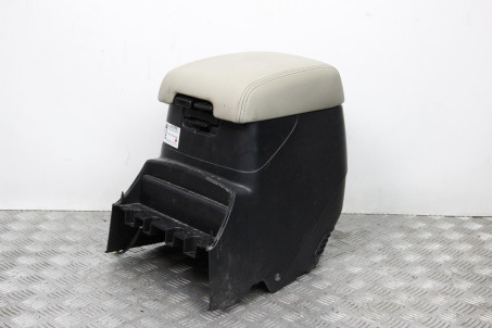 Підлокітник шкіра бежевий Mitsubishi Pajero Wagon IV (V90) 2007-2013 MR655313 (60352)