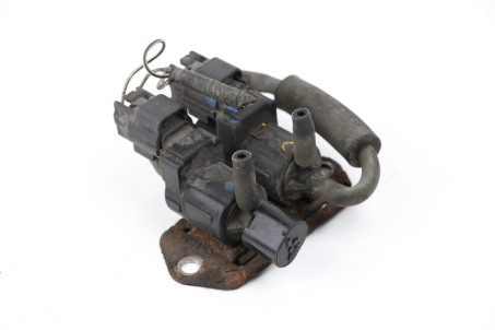 Клапан вакуумний увімкнення переднього мосту Mitsubishi Pajero Wagon IV (V90) 2007-2013 8657A031 (60377)