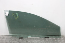 Скло двері переднє праве USA Toyota Corolla E16 (E160) 2013-2018 6810102420 (10060628)