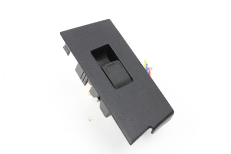 Кнопка склопідіймача одиночна задня права Toyota Corolla E16 (E160) 2013-2018 8481006030 (10060642)