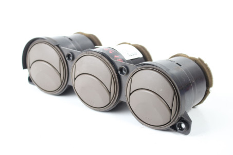 Дефлекторы центральных воздуховодов Mazda 6 (GG-GY) 2003-2007 GK3A6493002 (63973)