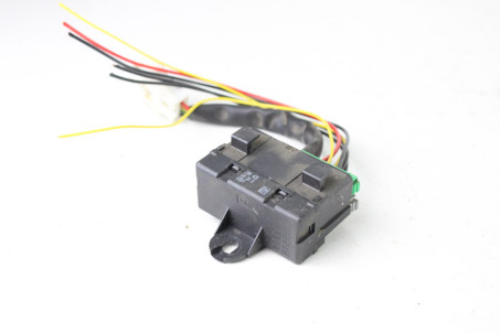 Реле підігріву сидіння Toyota Avensis T25 (T250) 2003-2009 875010W0100 (84121)