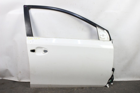 Дверь передняя правая Toyota Auris 2012-2020 6700102300 (98815)