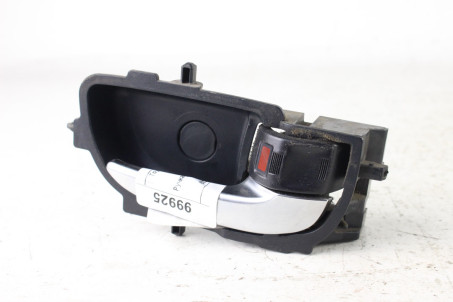 Ручка двері внутрішня права Toyota Auris 2012-2020 6920502330C0 (99925)