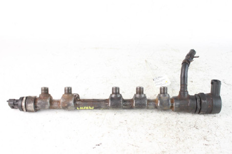 Рампа топливная в сборе с датчиком 1.4 TDI Toyota Auris 2012-2020 2381033030 (10060796)