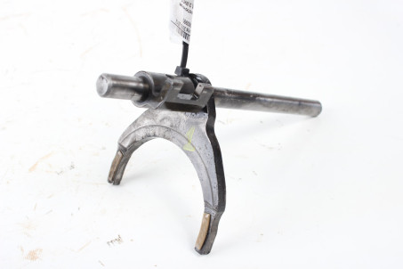 Вилка перемикання передач 1.3 МКПП Toyota Auris 2006-2012 3321020020 (10060995)