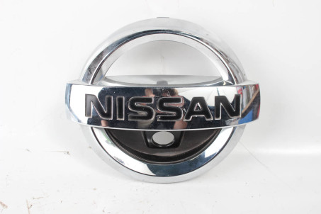 Емблема під камеру 17-20 Nissan Pathfinder (R52) 2014-2020 628909PF0B (10062671)
