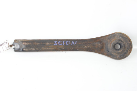 Кронштейн задньої балки Toyota Scion TC Coupe 2004-2010 USA 5227421010 (10062876)