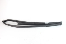 Уплотнитель стекла передней правой двери Toyota RAV-4 V (XA50) 2018-2025 6814142121 (10063302)