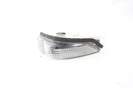 Повторювач повороту в дзеркало правий Toyota Corolla E16 (E160) 2013-2018 8173102120 (10063470)