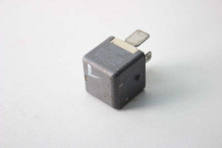 Реле блоку запобіжників двигуна Toyota Prius (ZVW35) 2009-2015 9098702025 (101211)