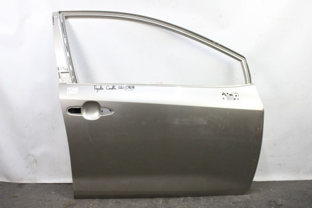Двері передні праві невеликий дефект Toyota Corolla E21 2019-2024 6700102560 (101217)