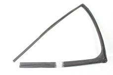 Уплотнитель стекла задней правой двери Lexus UX (ZA10) 2018- 6814276020 (101368)