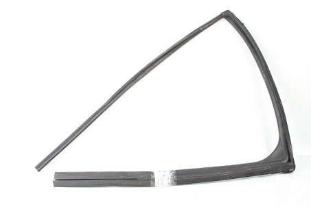 Уплотнитель стекла задней правой двери Lexus UX (ZA10) 2018- 6814276020 (101368)