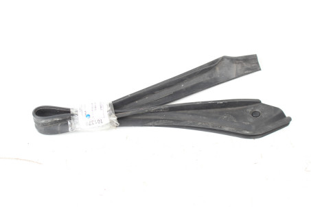 Ущільнювач двері задньої правої нижній Lexus UX (ZA10) 2018- 6787376030 (101370)