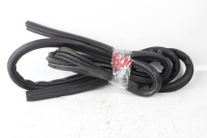 Ущільнювач двері правої на кузов 3D Mitsubishi Colt (Z30) 2004-2012 5725A052 (101556)