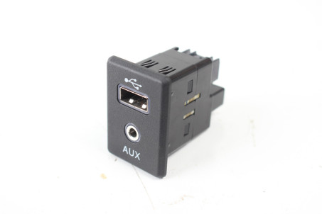 Блок AUX-USB Nissan X-Trail (T32-Rogue) 2014-2021 795405025 (101819)