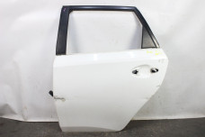 Двері задні ліві універсал дефект Toyota Auris 2012-2020 6711402180 (101832)