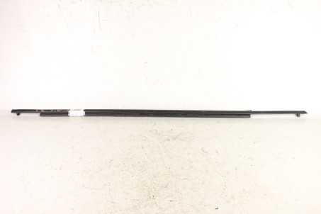 Молдинг скла двері задній лівий універсал Toyota Auris 2012-2020 7574002270 (101867)