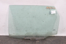 Скло двері заднє ліве універсал Toyota Auris 2012-2020 6810402360 (101876)