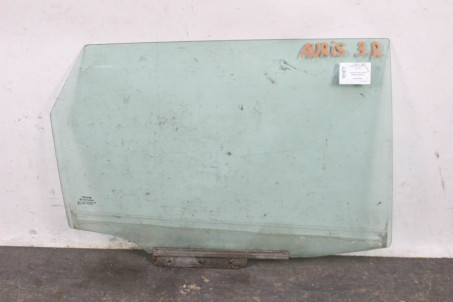 Стекло двери заднее правое универсал Toyota Auris 2012-2020 6810302360 (101877)