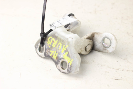 Петля двери передней левой низ Toyota Auris 2012-2020 6874002050 (101973)