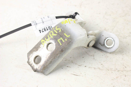 Петля двери передней левой верх Toyota Auris 2012-2020 6872002060 (101974)