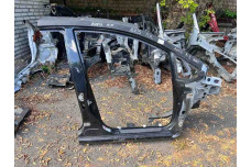 Порог правый со стойками (A-B) Toyota Auris 2006-2012 6140302050 (18683)