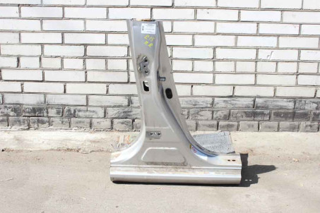 Стойка кузова (В) правая Toyota Corolla E15 (E150) 2007-2013 6131112440 (44520)