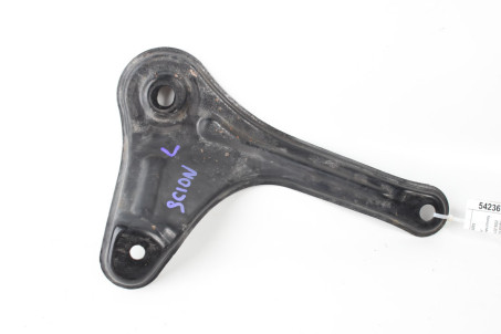 Кронштейн задньої балки лівий Toyota Scion TC Coupe 2004-2010 USA 5229821030 (54236)